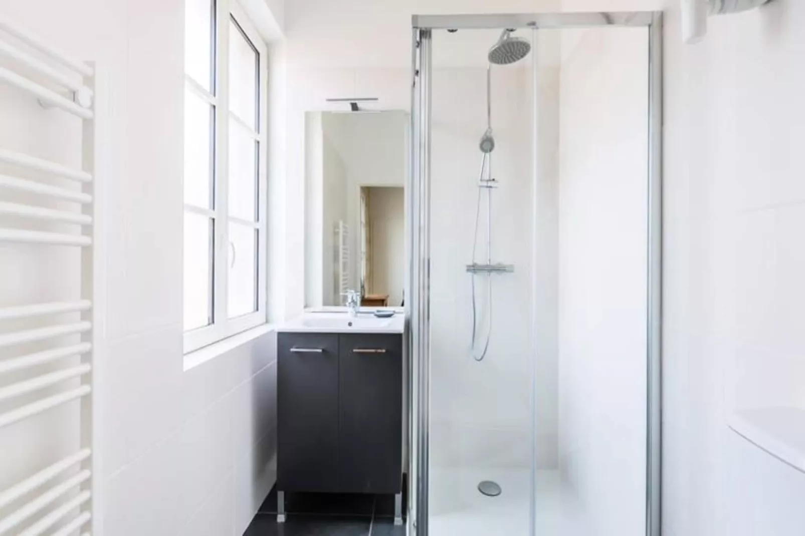 Superbe Appartement En Plein C&oelig;ur Des Chartrons-Bathroom