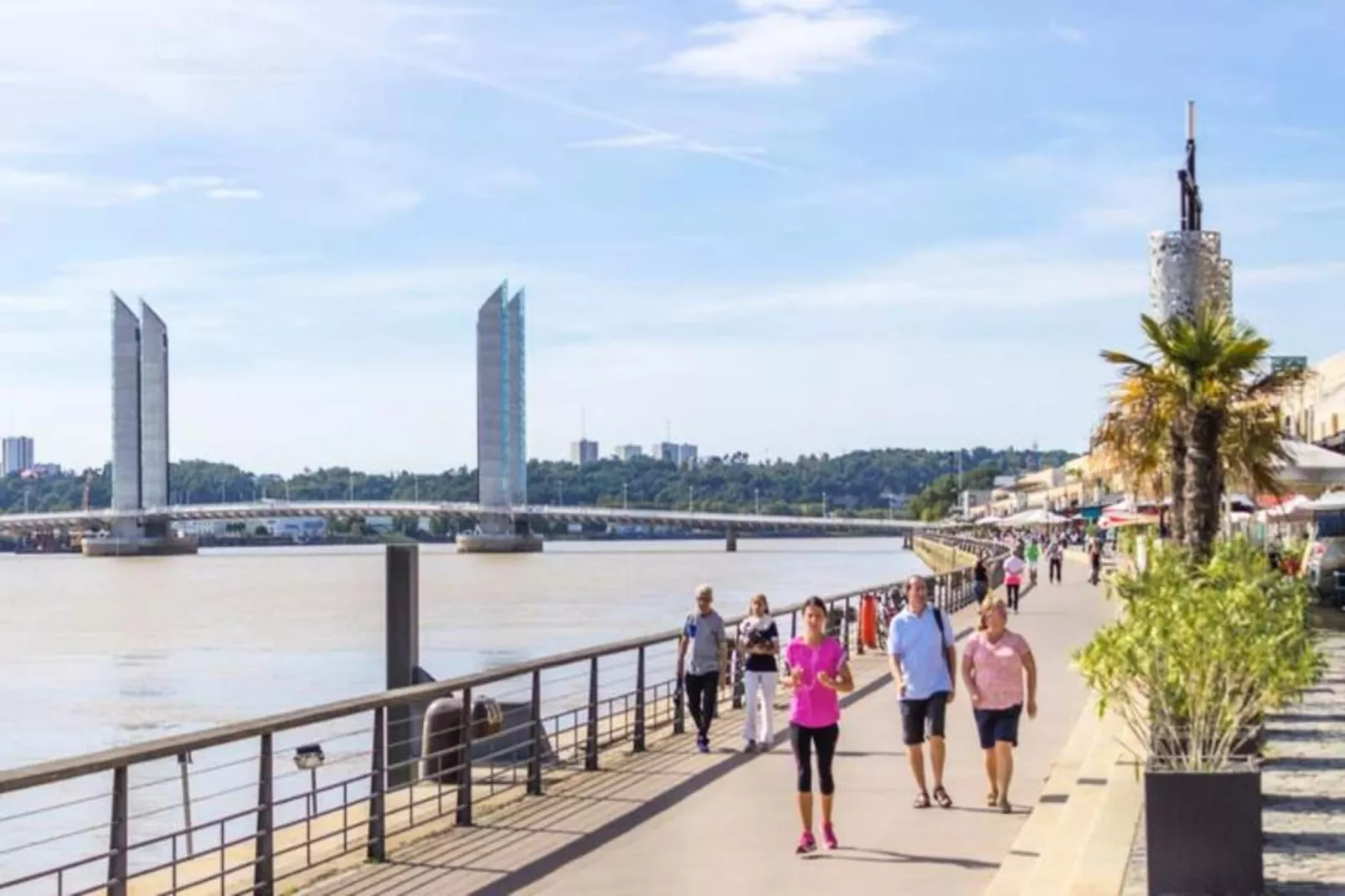 Appart'Hôtel Mer & Golf Bordeaux Bassins à Flot***-View in summer