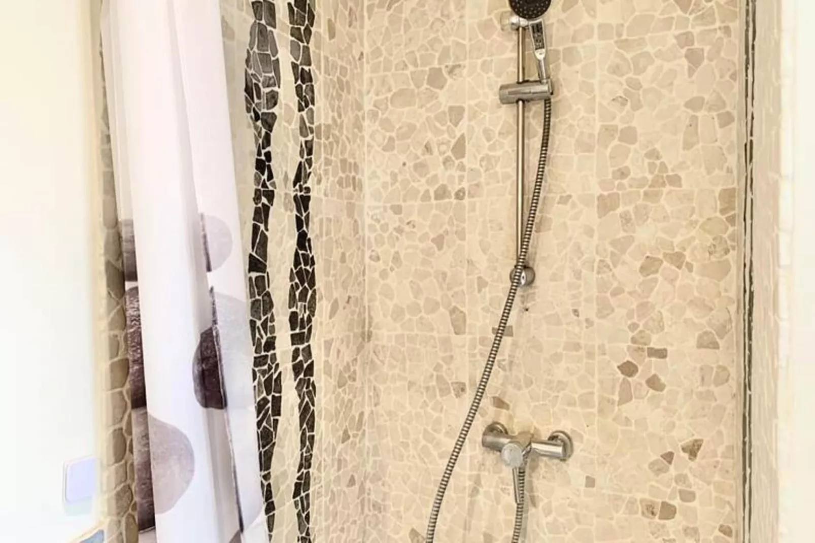 | La Chanson Bleue  💙 | Marcelin Berthelot | Tram-Bathroom