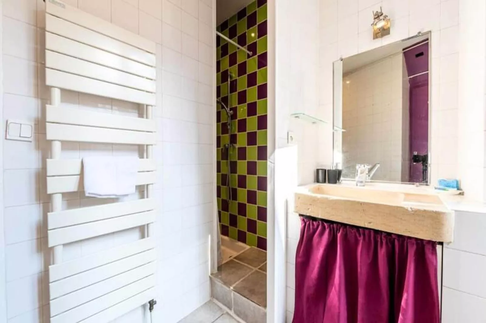 | La Gare Aux 400 Couverts 🚅 | Gare, Gem, Tramway-Salle de bain