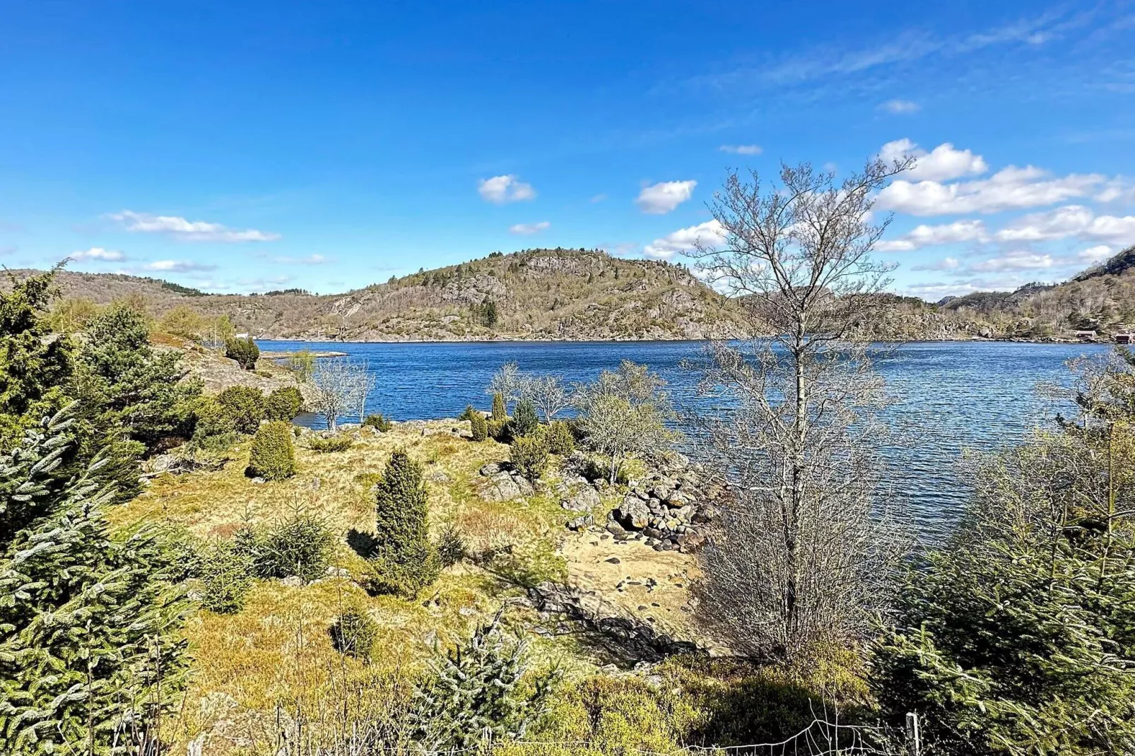 HUS 55767  HYTTE C-Water view