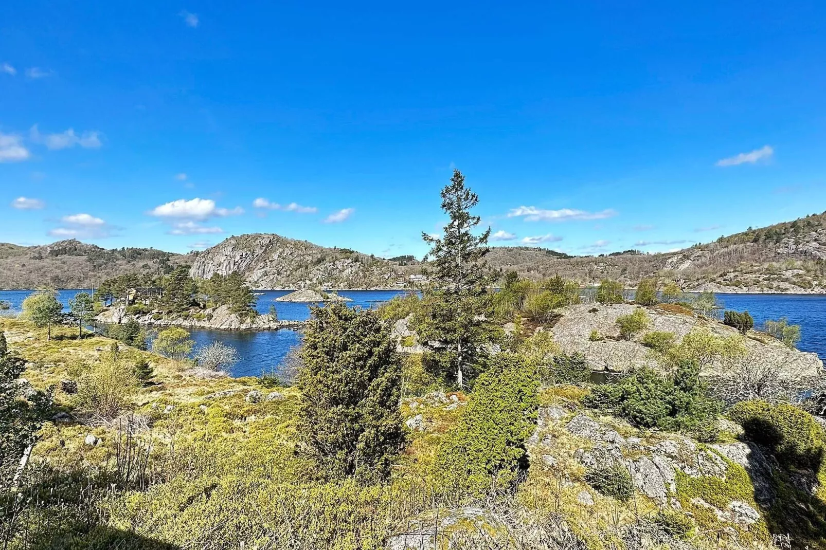 HUS 55767  HYTTE C-Water view