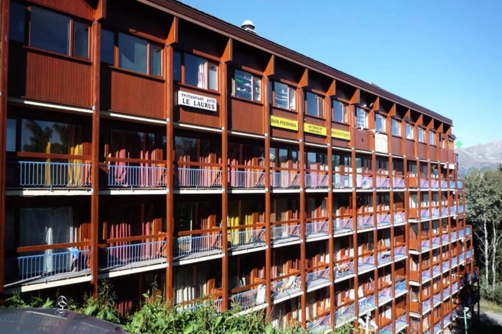 Résidence Miravidi-Exterior in summer