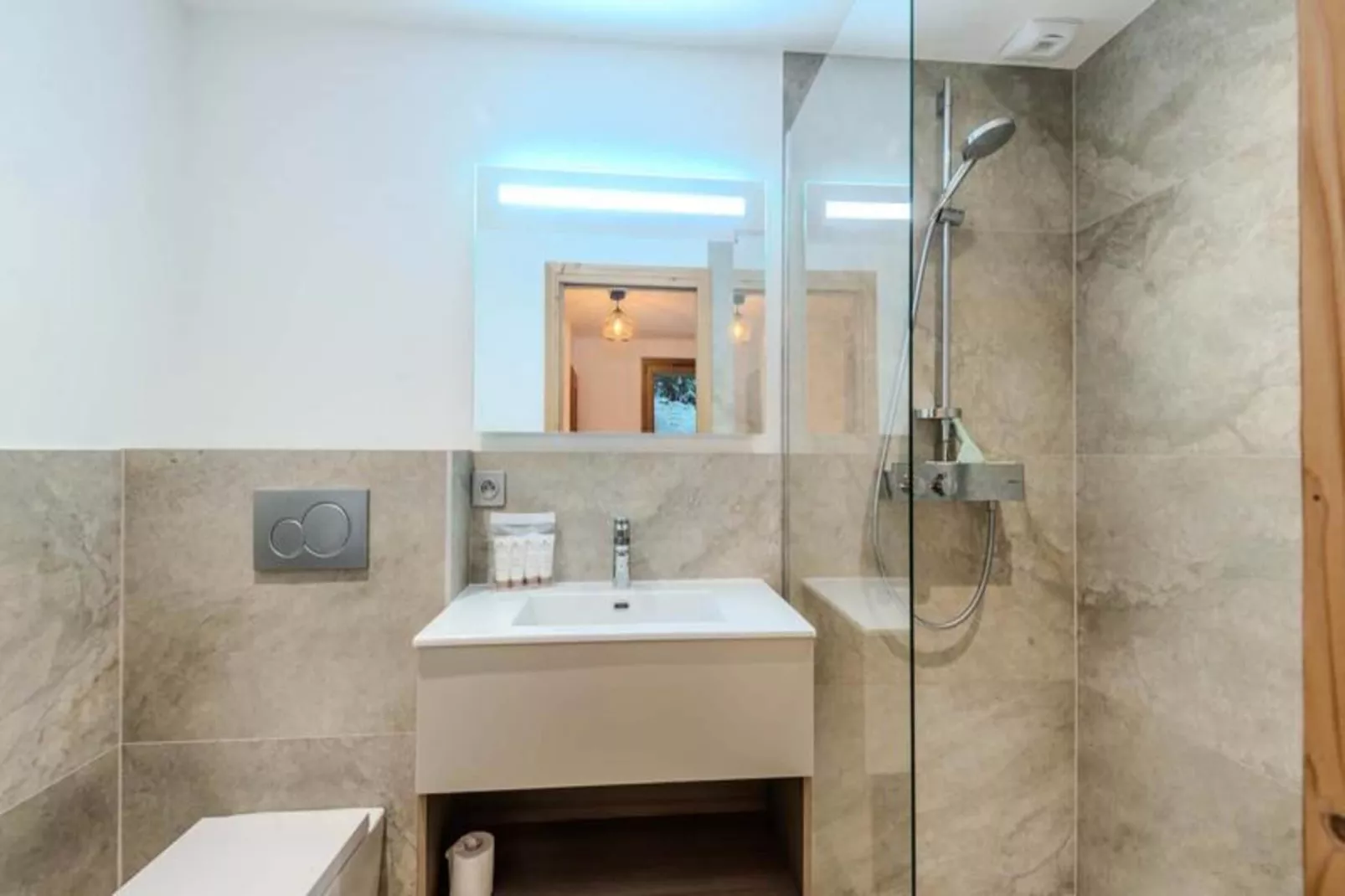 Résidence Les Frenes-Bathroom