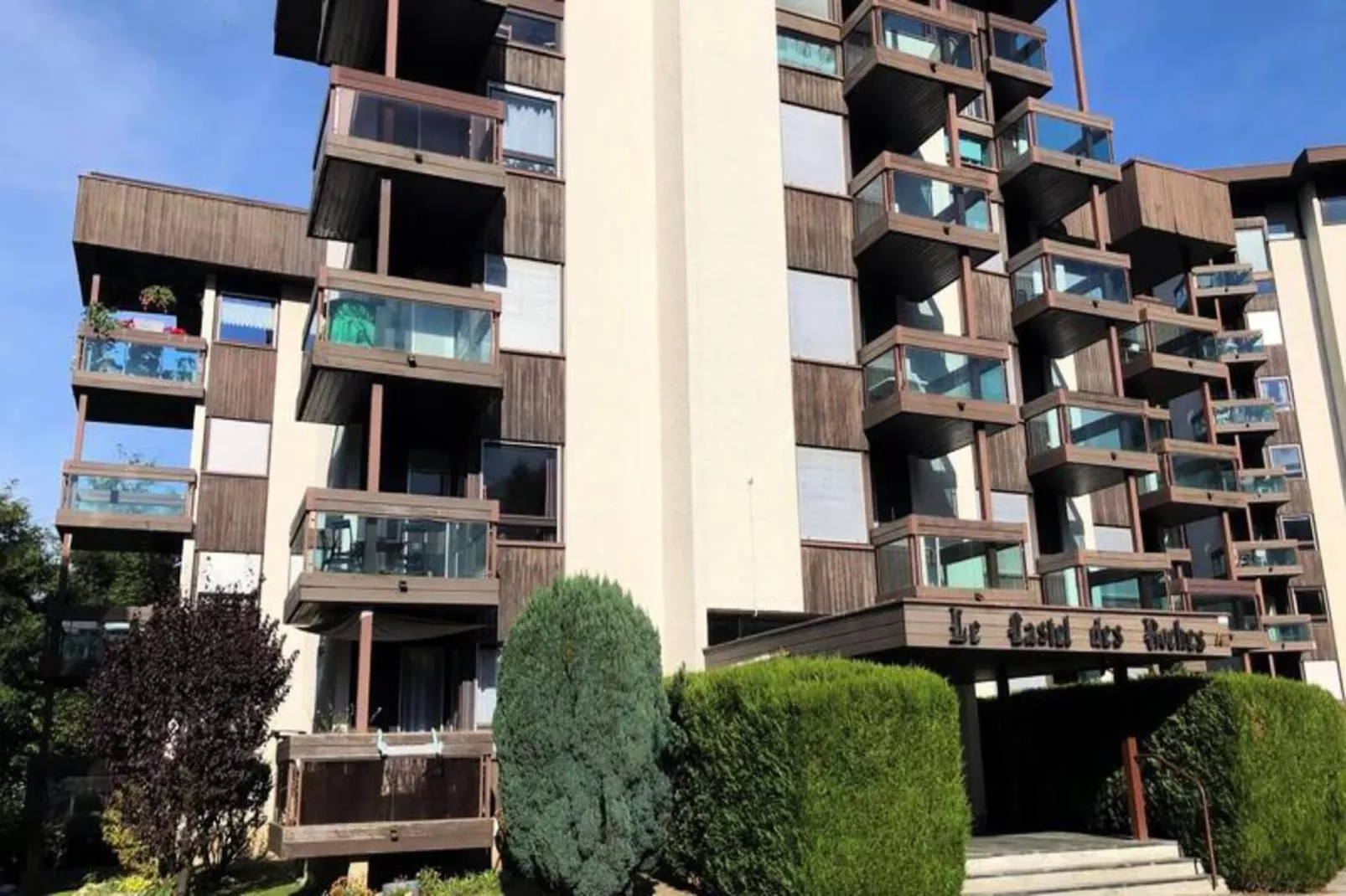 Résidence Castel Des Roches A-Exterior in summer