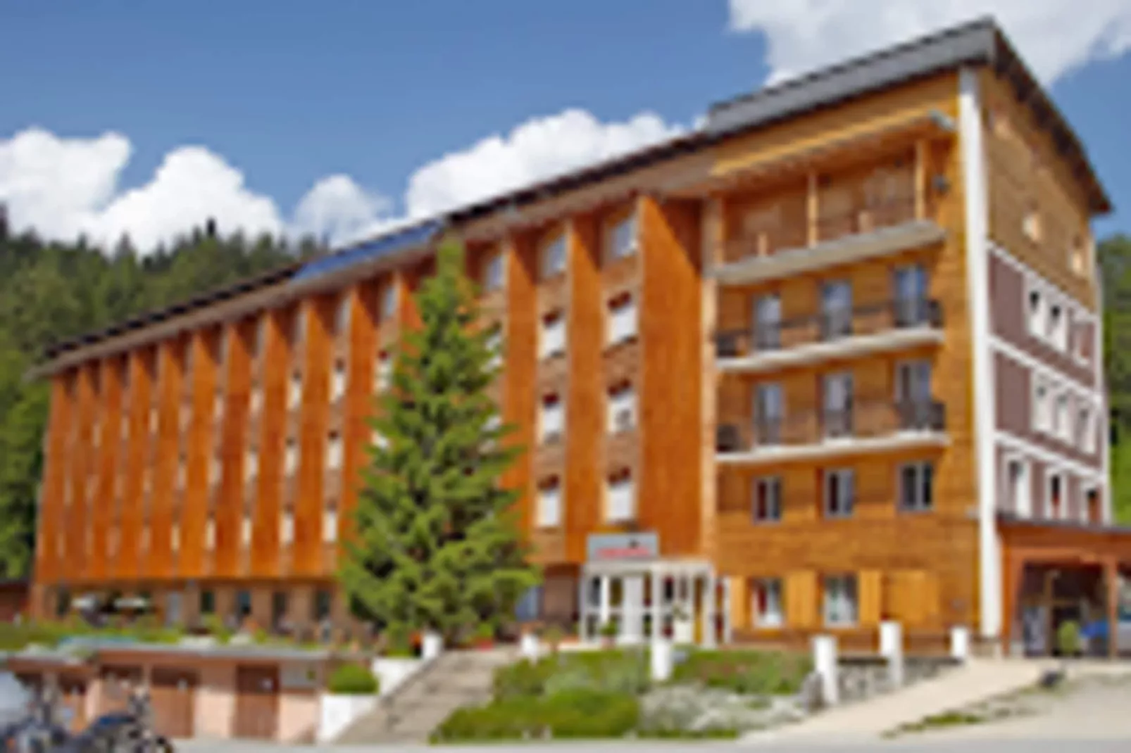 Résidence Les Loges-Exterior in summer