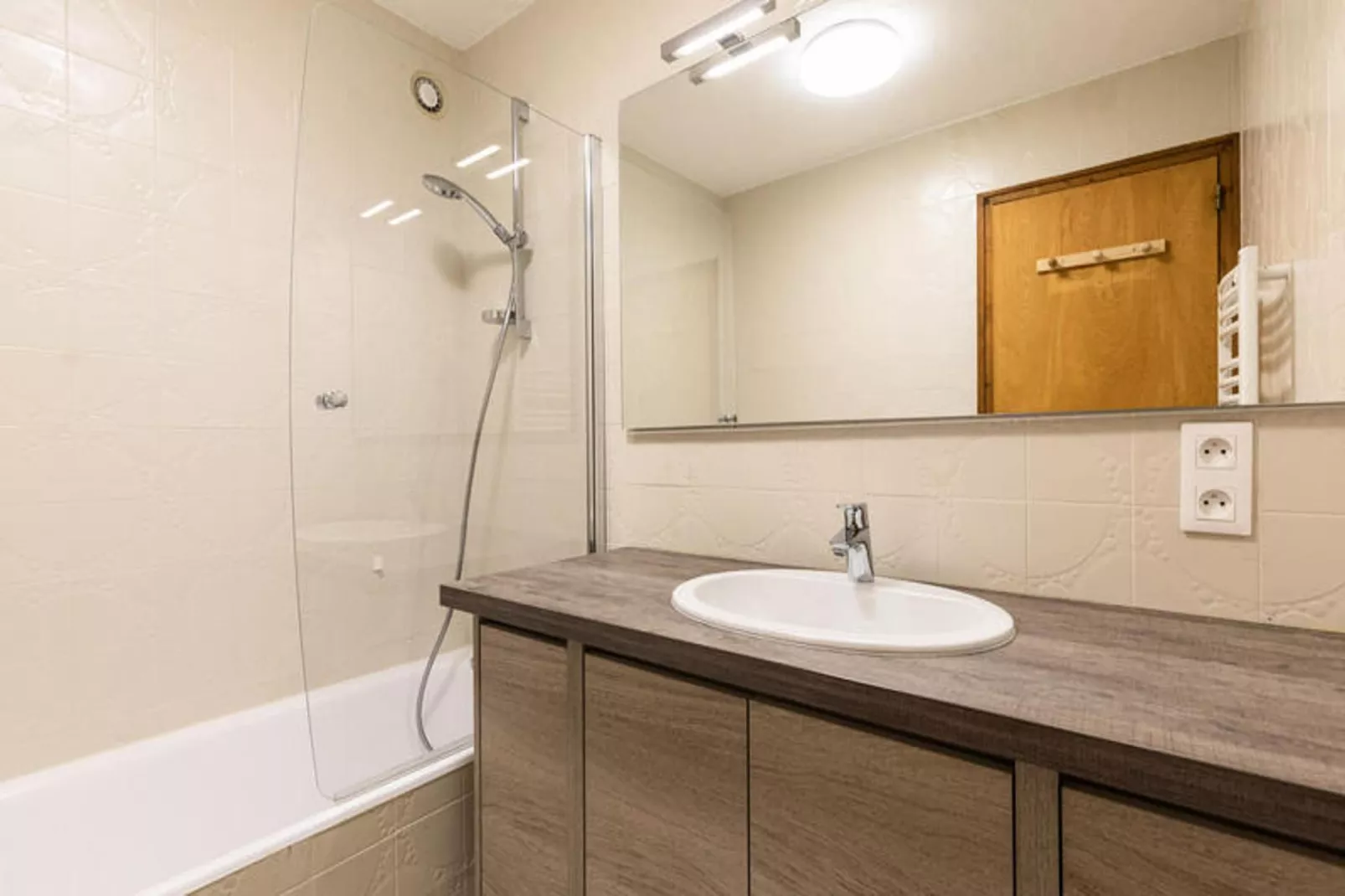 Résidence Moutelette-Bathroom