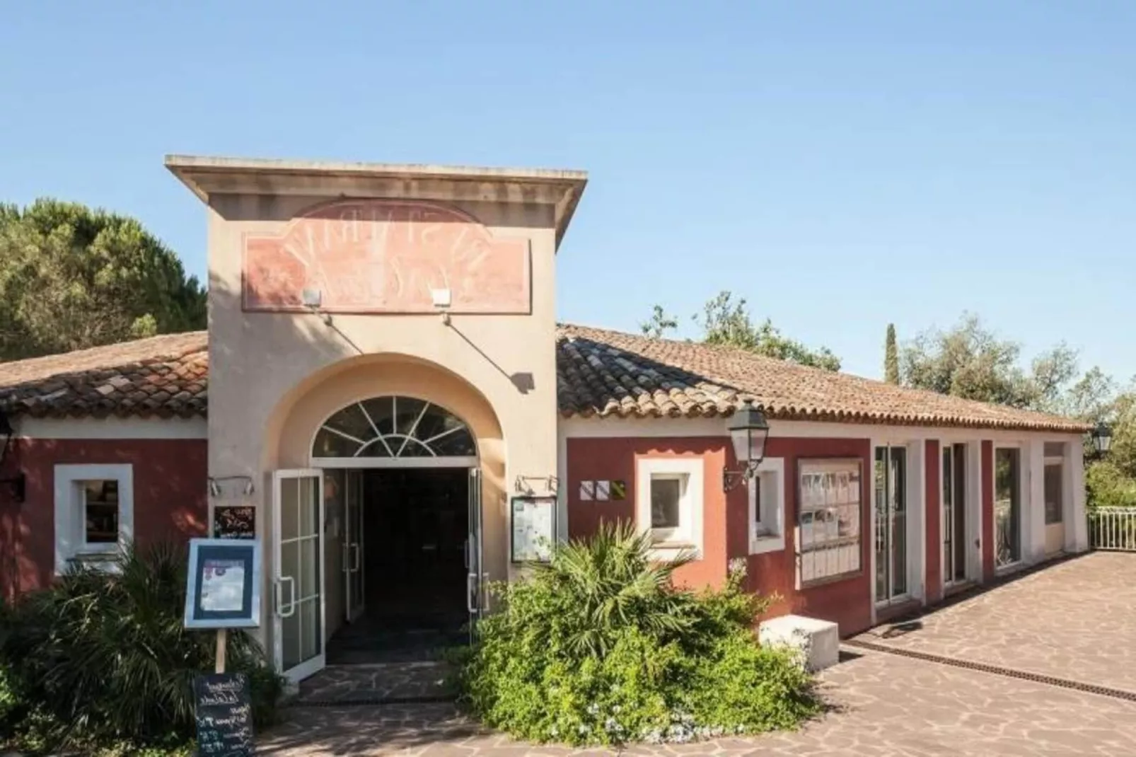 Les Appartements aux Restanques du Golfe de St Tropez - maeva Home-Exterior in summer