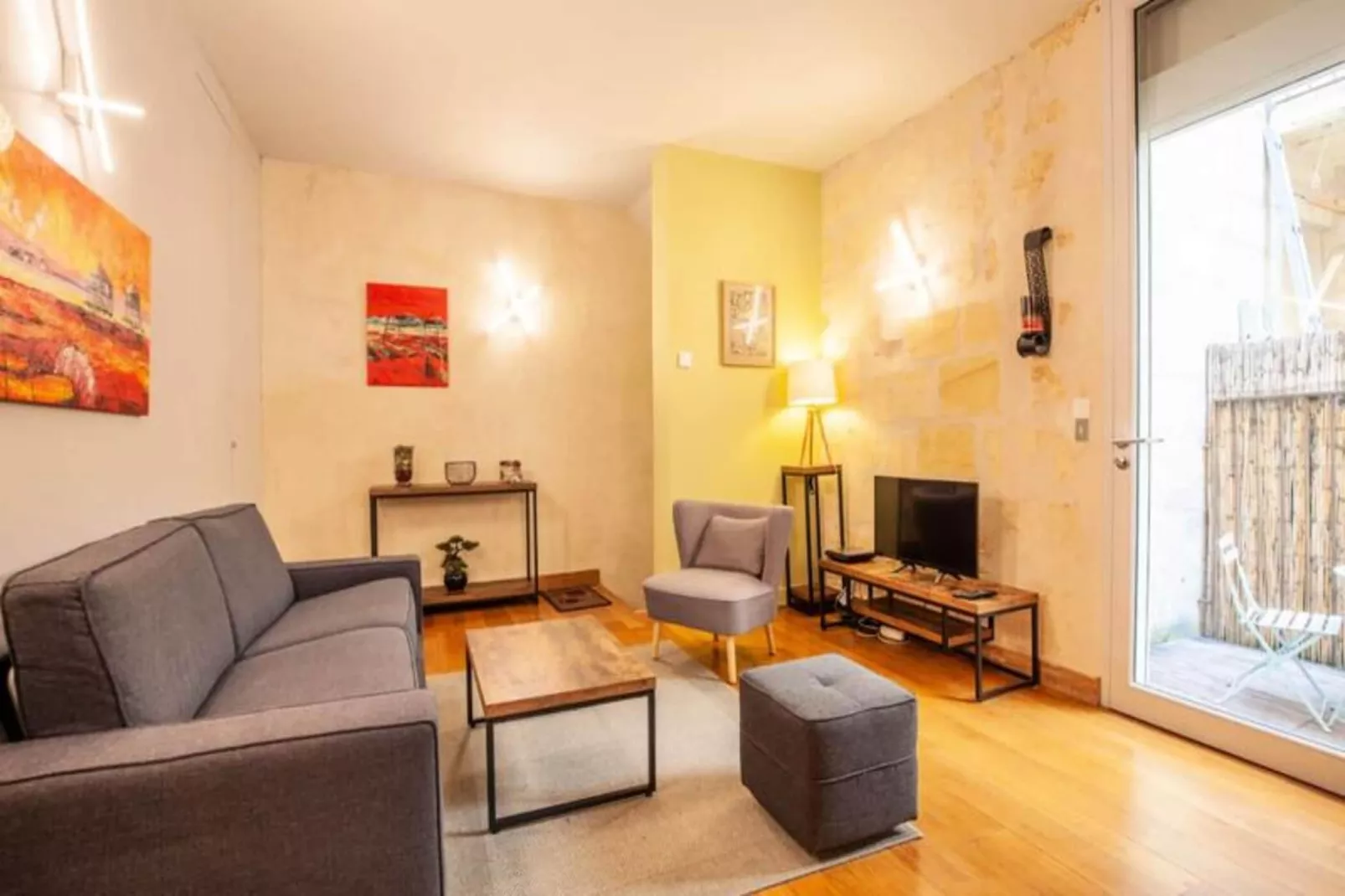 Superbe Appartement &agrave; La Belle Pierre Pour 4 Dans La Rue Des Antiquaires-Exterior in summer