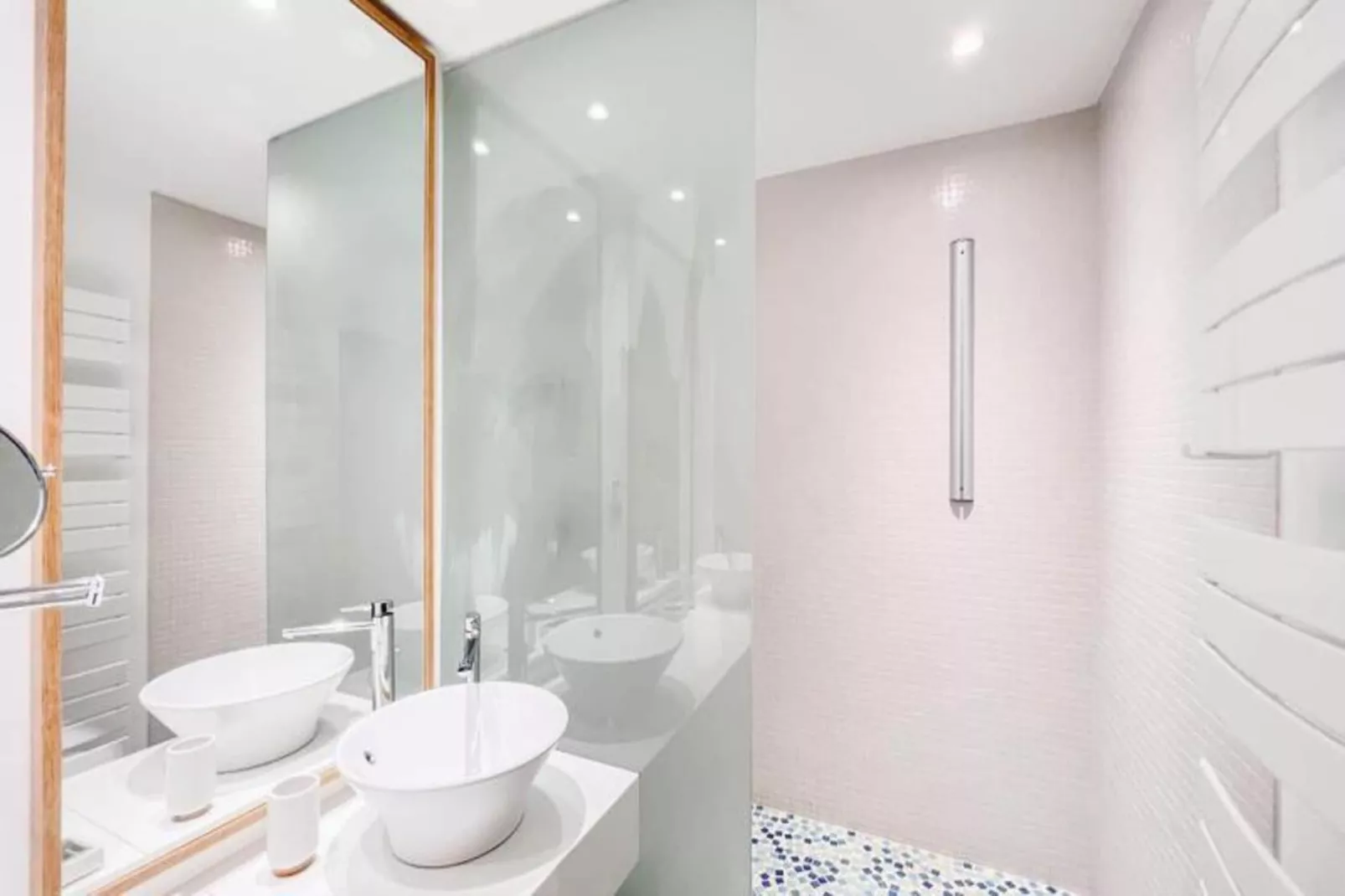 Appartement De Haut Standing Authentique Situ&eacute; Au Coeur Du Triangle D'or-Außenbereich Sommer