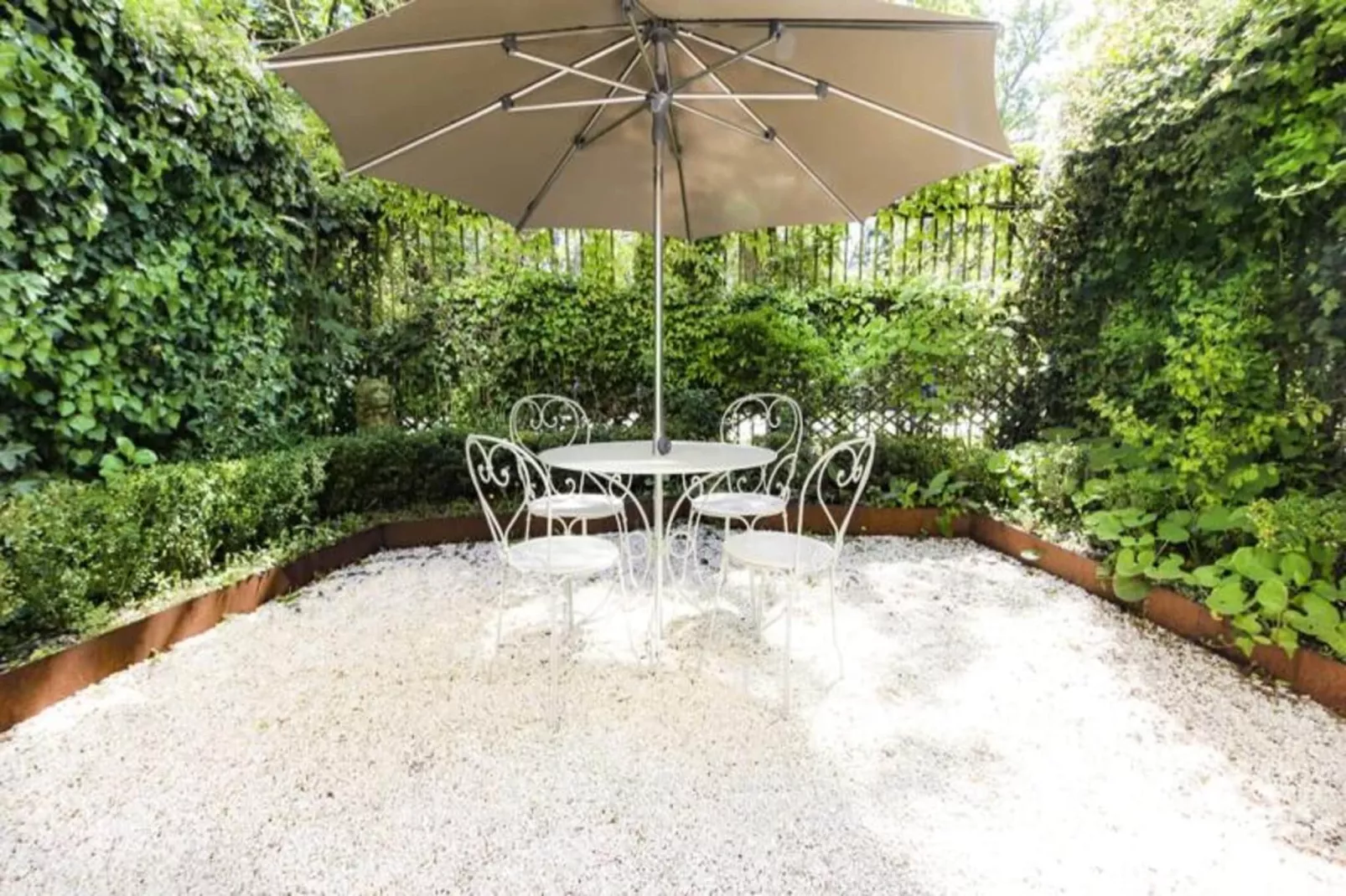 Maison Labruy&egrave;re - Suite Terrasse-Garden in winter