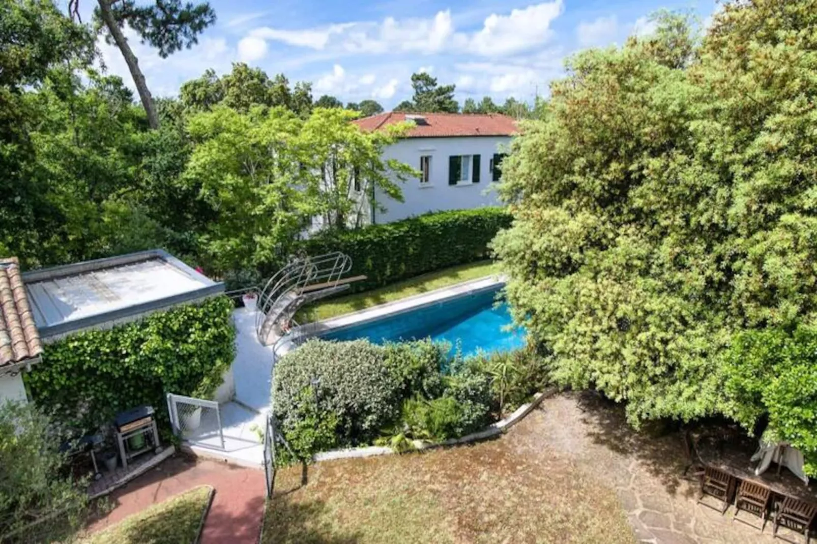 Villa  Arcachonnaise Spacieuse Au Style Authentique Proche De La Plage-Image-tags.