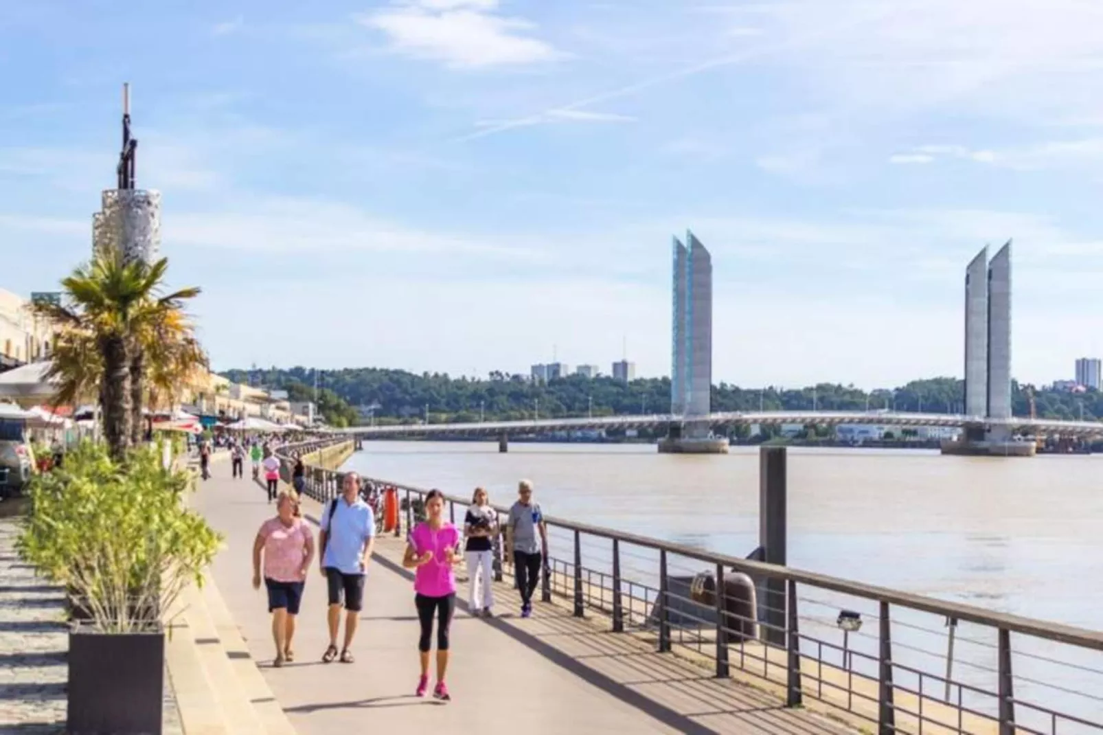 Appart'Hôtel Mer & Golf Bordeaux Bassins à Flot***-View in summer