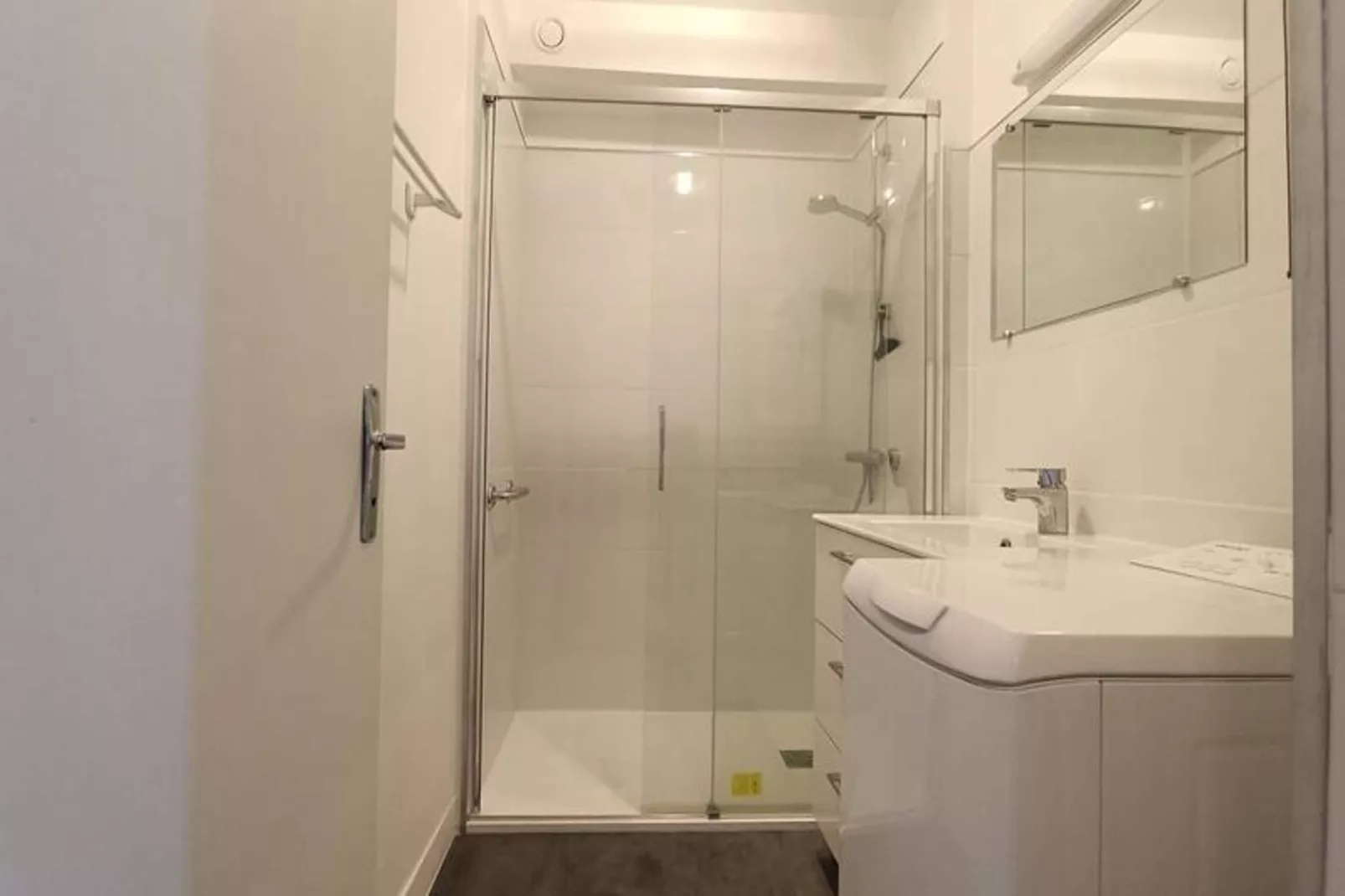 Résidence Montcalm C-Salle de bain