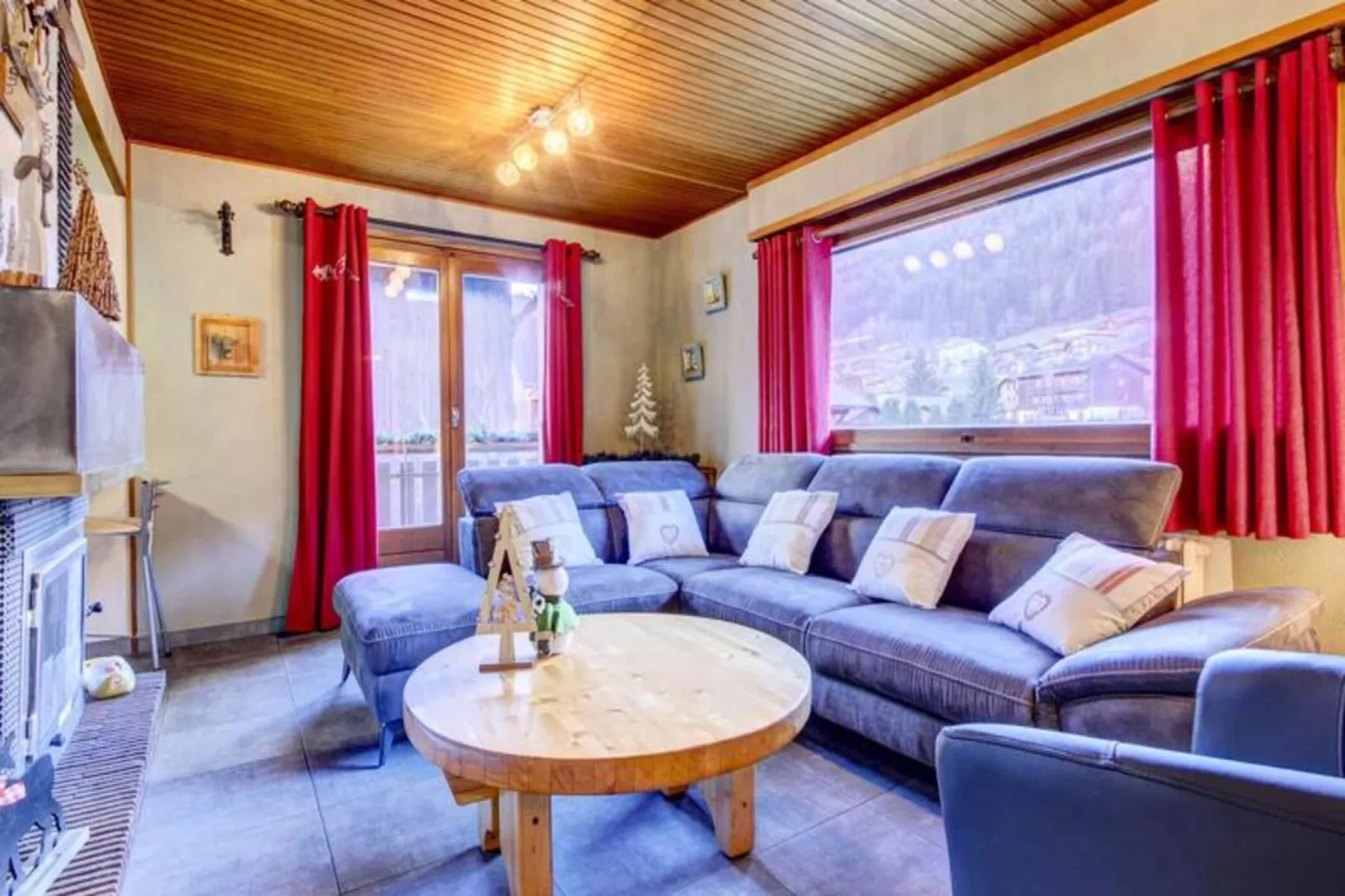 Résidence L'outo-Exterior in summer