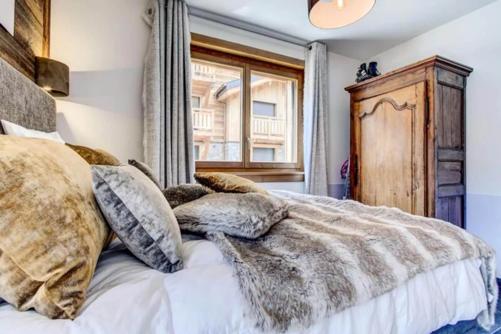 Résidence Frenes Blancs-Exterior in summer