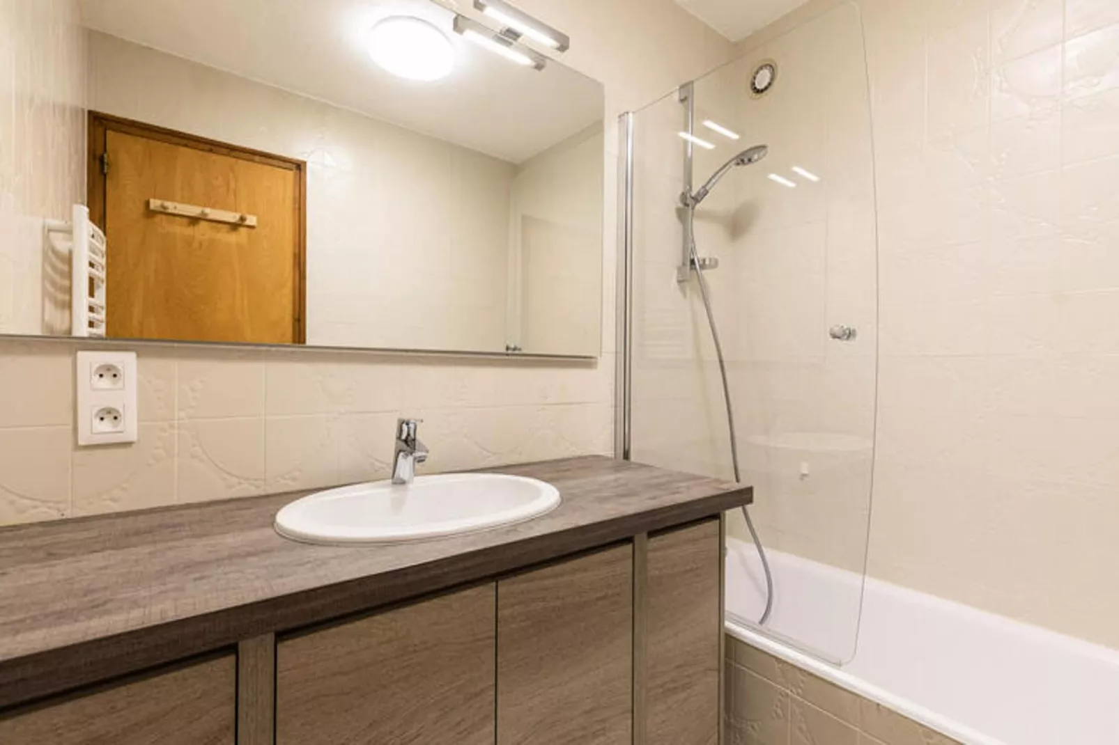 Résidence Moutelette-Bathroom