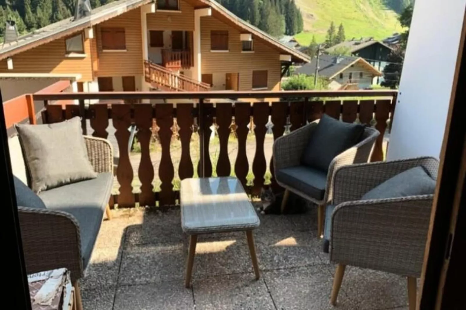 Résidence Les Perthuis-Exterior in summer