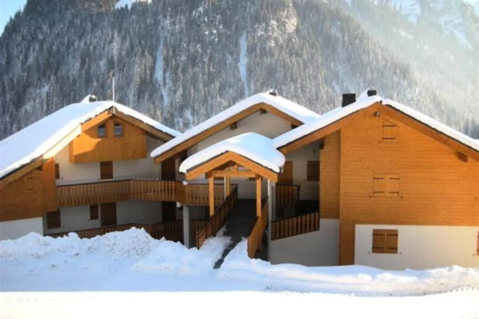 Résidence Les Balcons De Chatel-Exterior in winter
