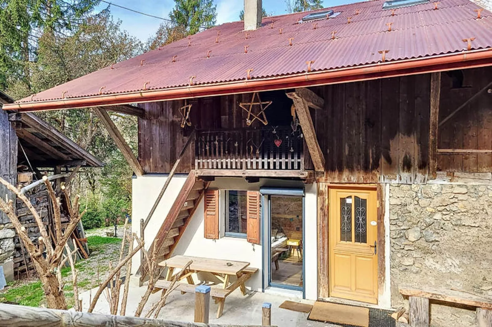 Appartements à Saint Jean d'Aulps-Exterior in summer