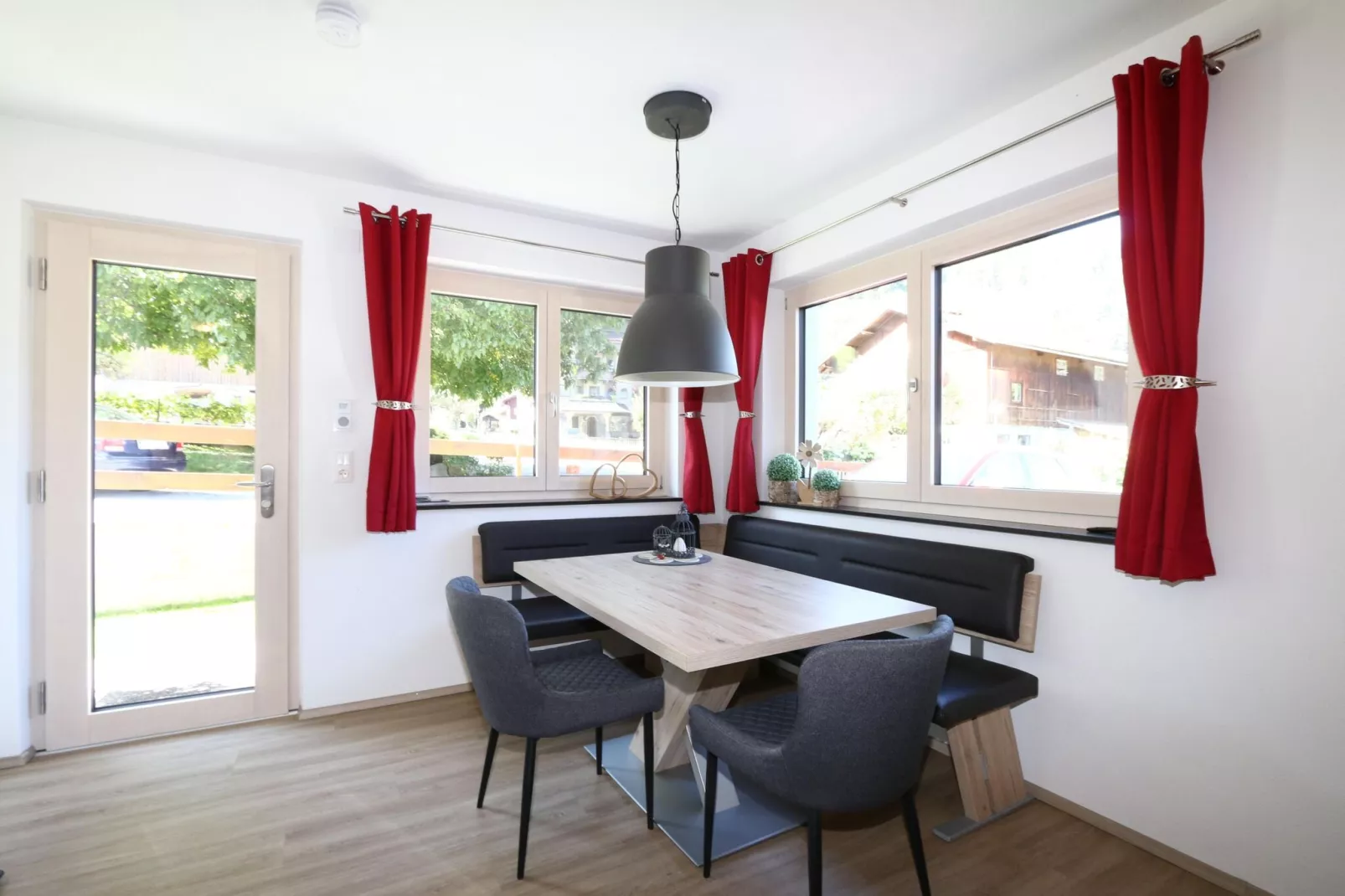 Ferienwohnung Pair-Dining room