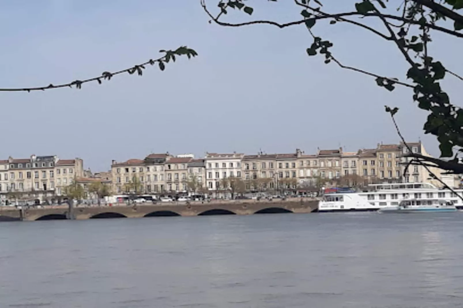 &eacute;l&eacute;gant Appartement Au C&oelig;ur Du Quartier Historique Saint-michel-Salon