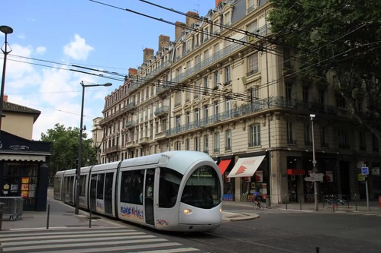 Appart'Hôtel Mer & Golf Bordeaux Bassins à Flot***-Areas within 5km in summer