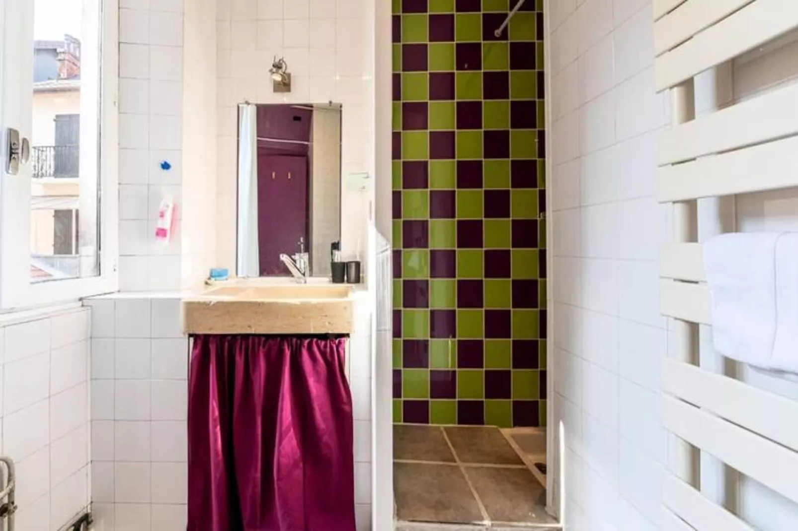 | La Gare Aux 400 Couverts 🚅 | Gare, Gem, Tramway-Salle de bain