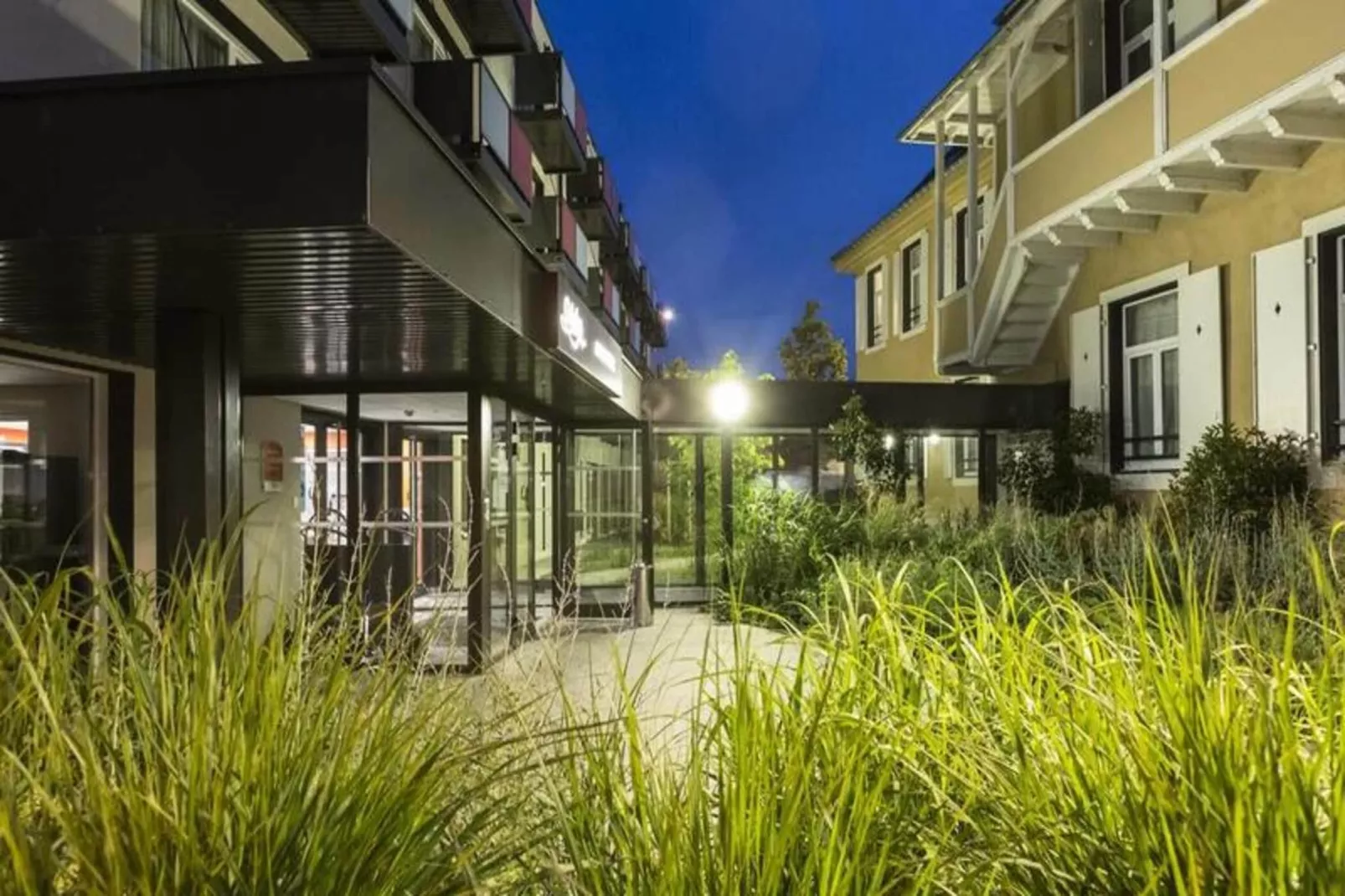 Appart'hôtel Odalys La Rose d'Argent-View in summer