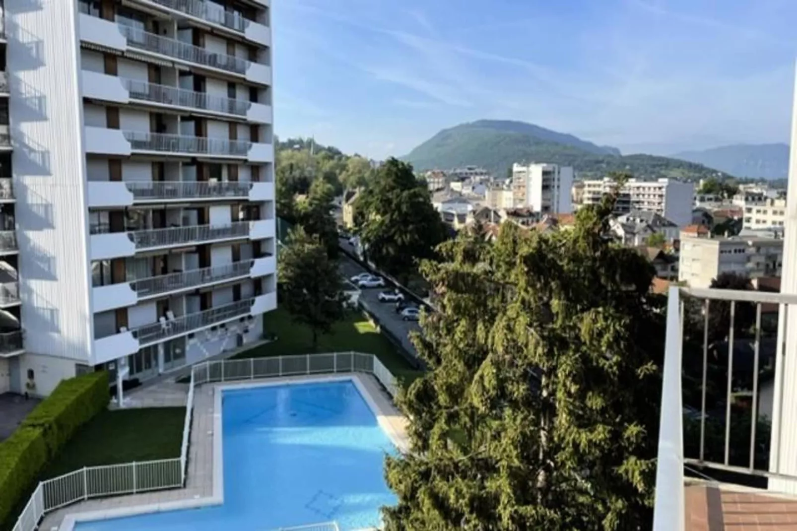 Résidence Montcalm D-View in summer