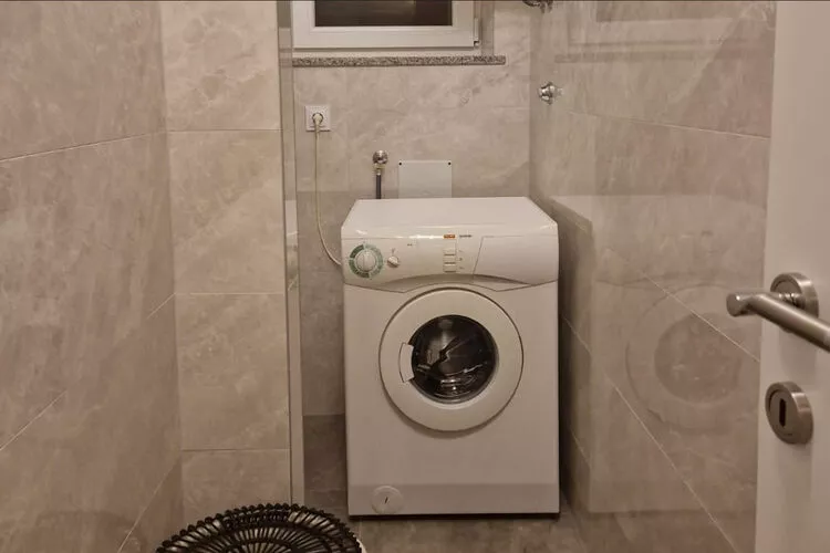 Apartments im Haus Liveric Vir-A6B-6 AP4-Bathroom