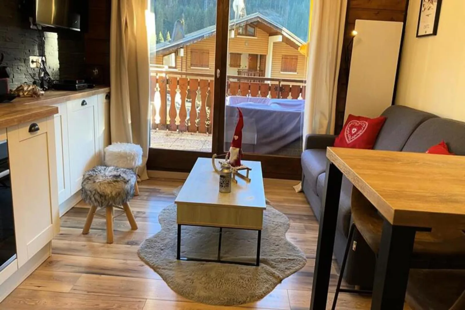 Résidence Les Perthuis-Exterior in summer