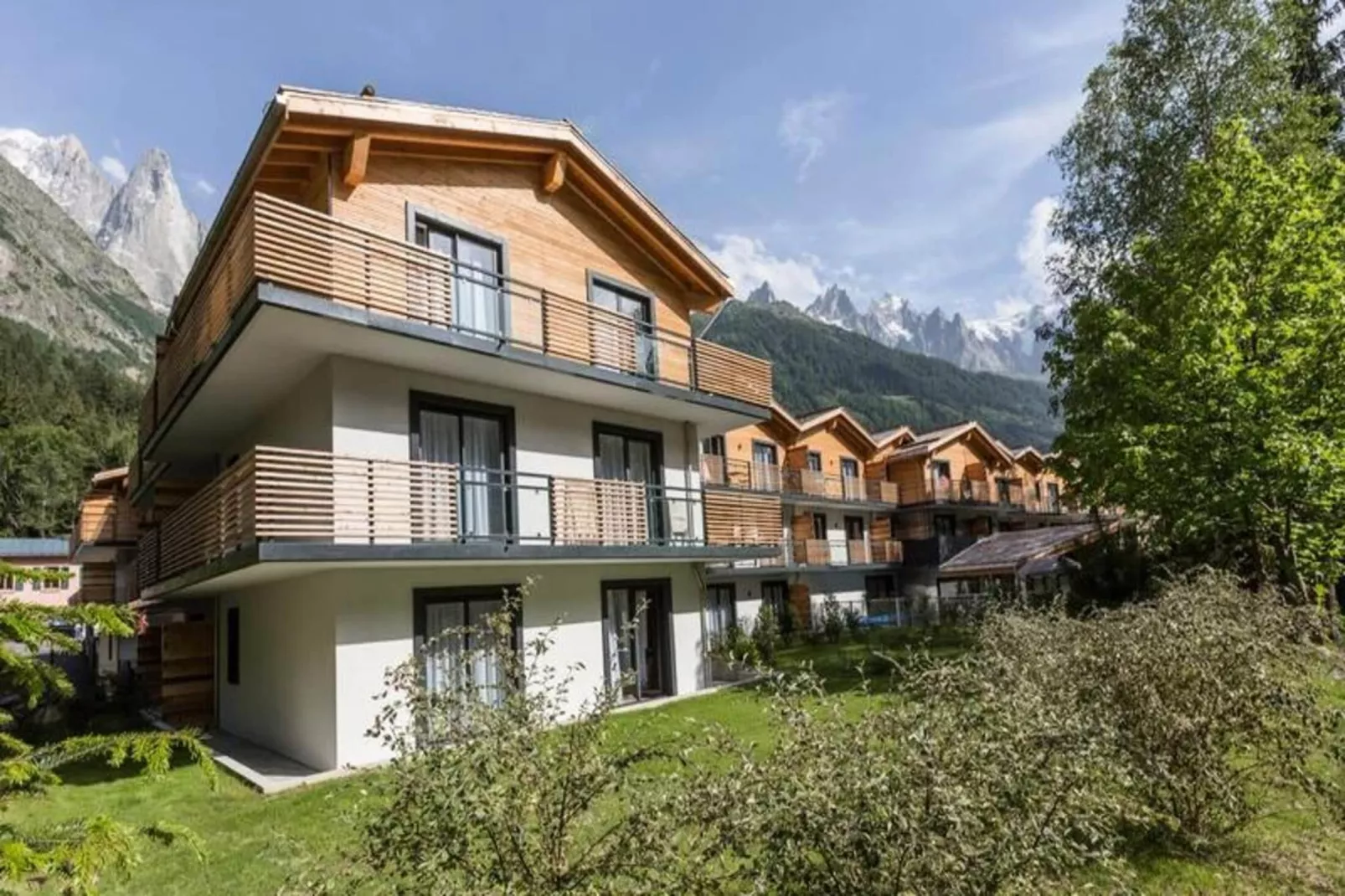 Résidence Prestige Odalys Isatis****-Exterior in summer