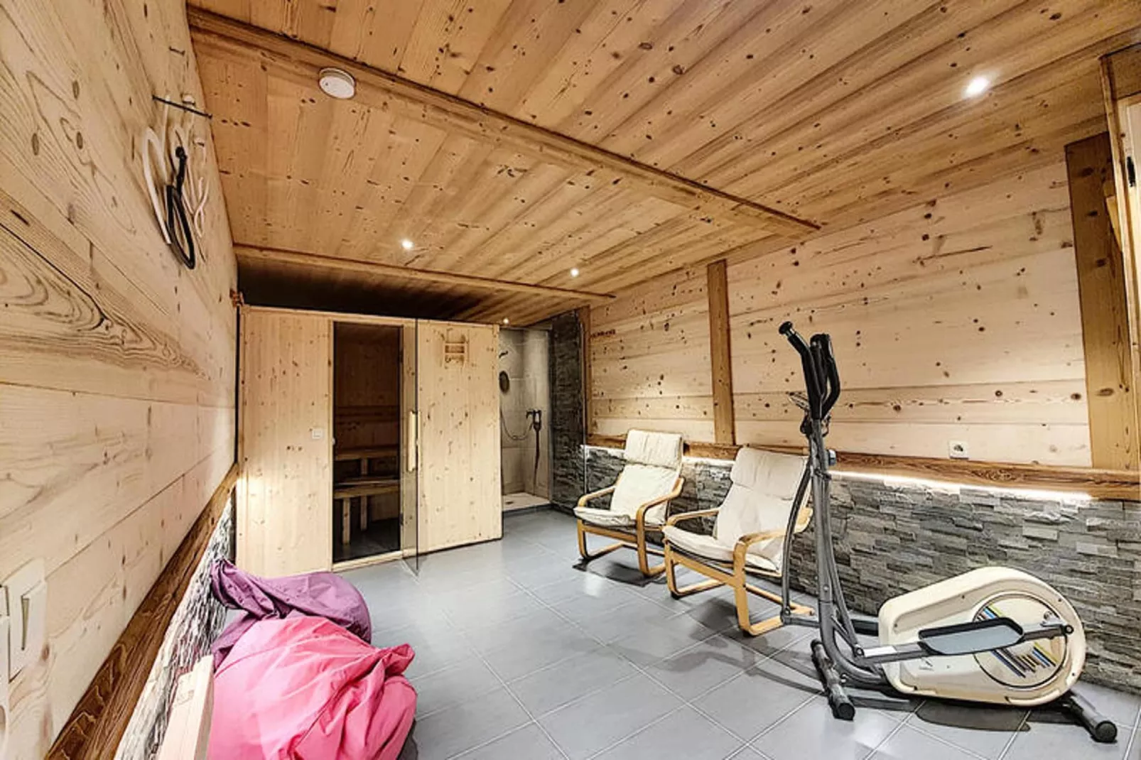 Chalets à Morzine-Fitnessraum