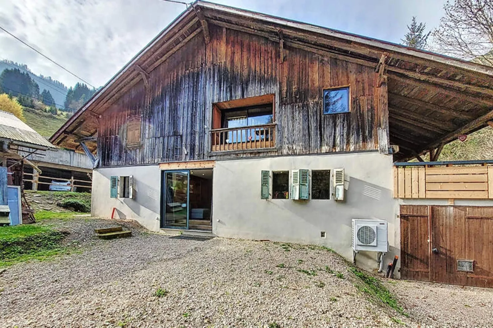 Appartements à Saint Jean d'Aulps-Exterior in summer