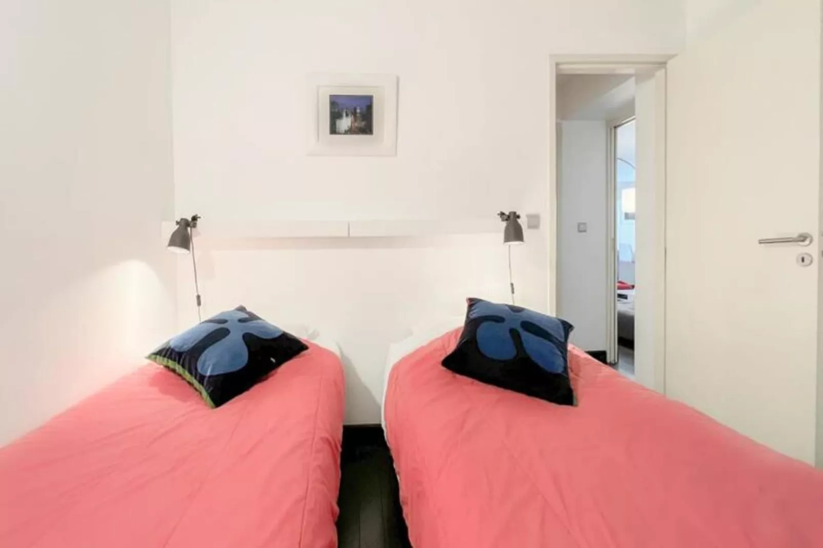 Appartement De Haut Standing Authentique Situ&eacute; Au Coeur Du Triangle D'or-Außenbereich Sommer