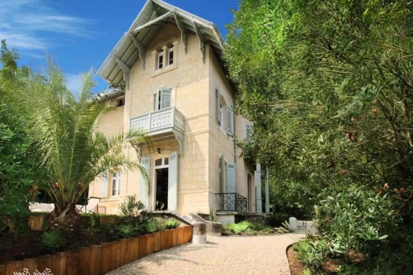 Villa Familiale R&eacute;nov&eacute;e &agrave; Arcachon &ndash; 6 Ch, 4 Sdb, Entre 8 &agrave; 10 Pers-Ambiente