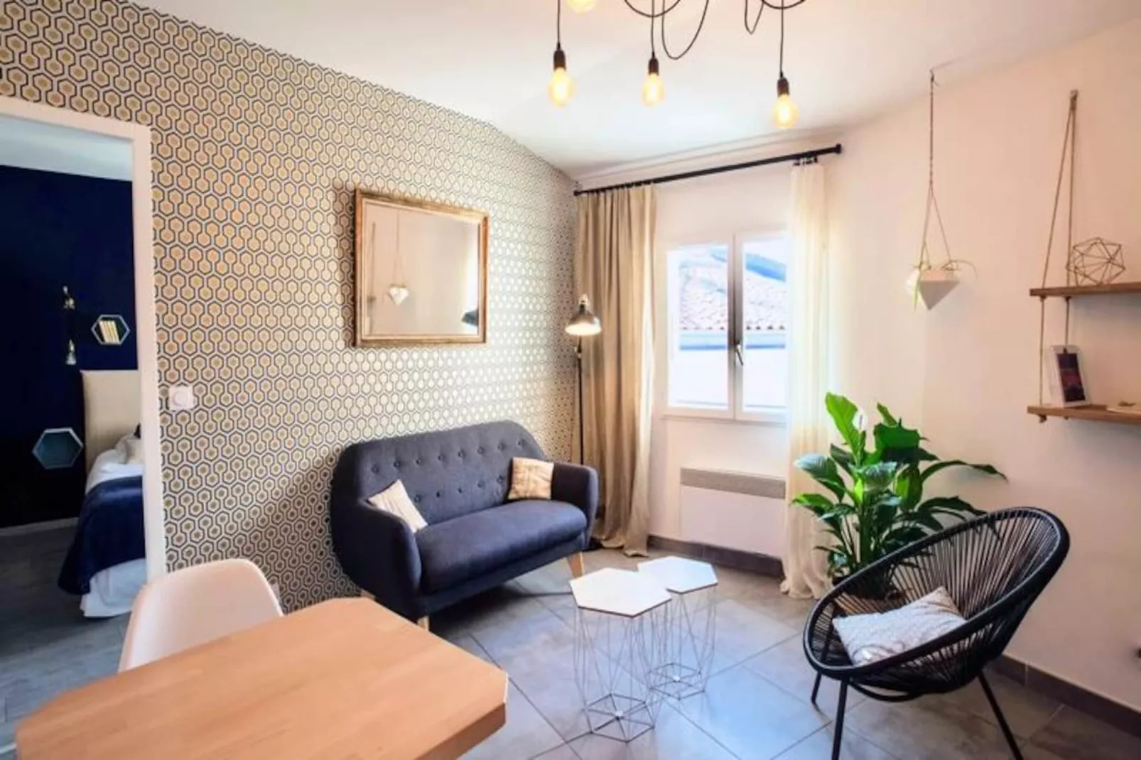 Les Toits De L'argenterie-Image-tags.