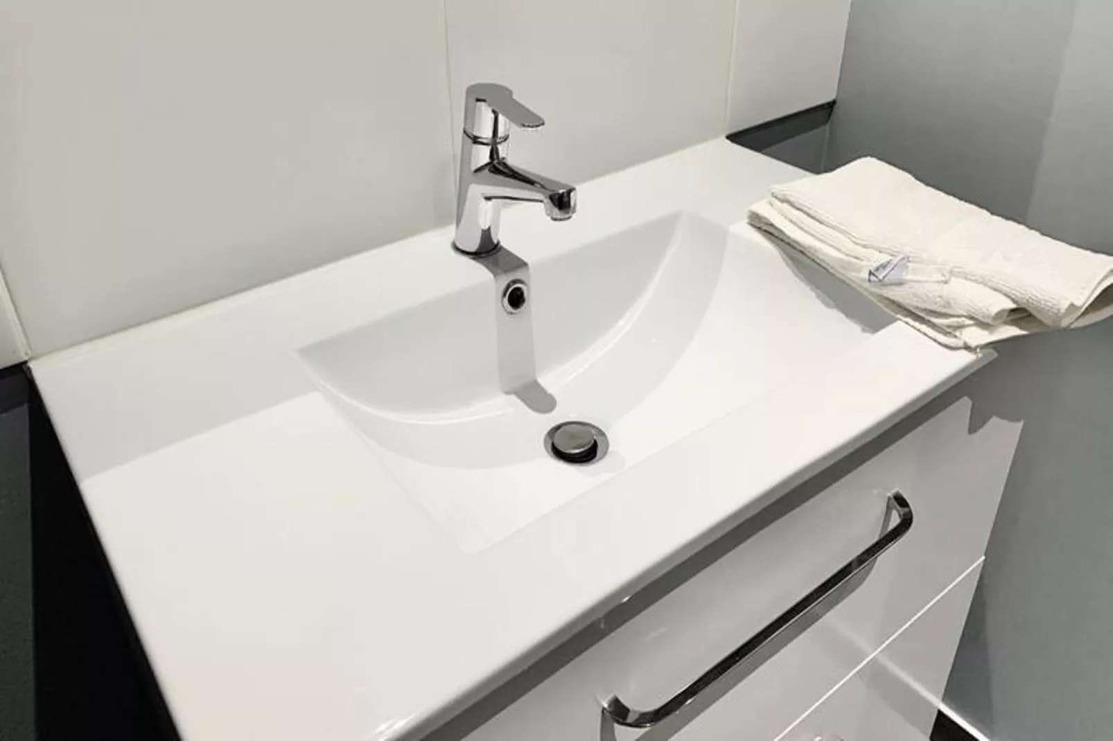 | Hello Sunshine ☀️| T3 6 Couchages| Caserne De Bonne-Badezimmer