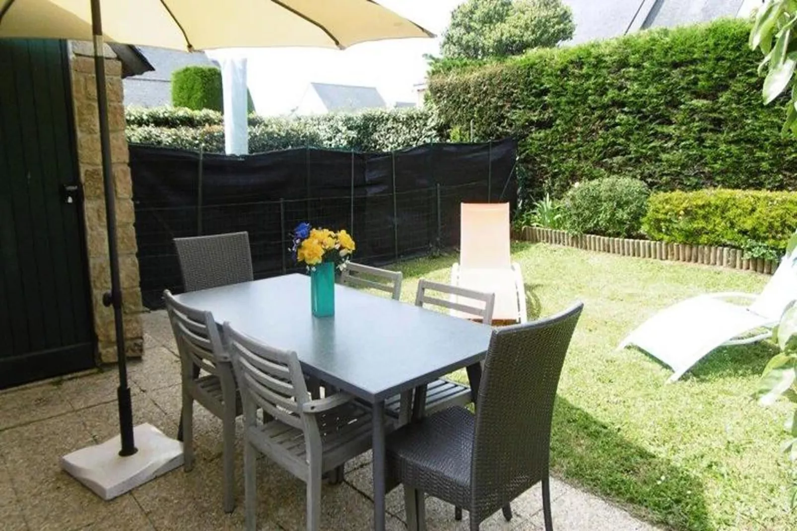 Résidence Duguay Trouin-Gardens in summer