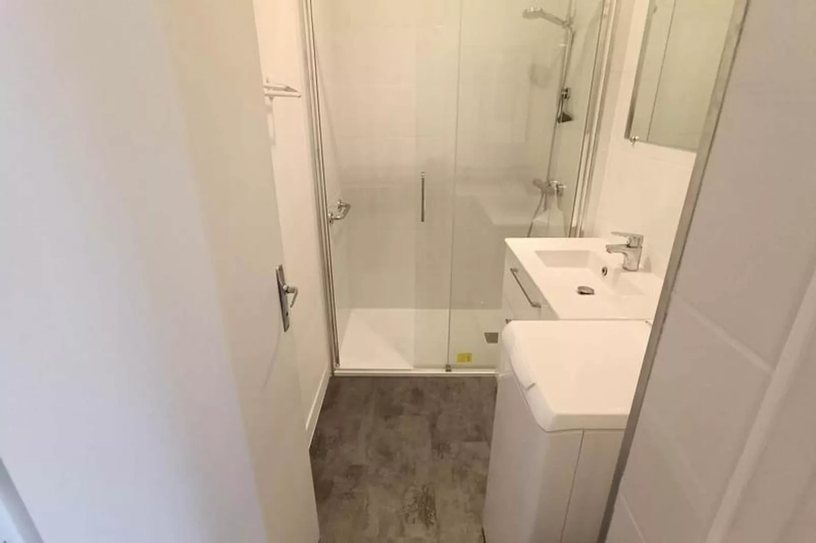 Résidence Montcalm C-Salle de bain