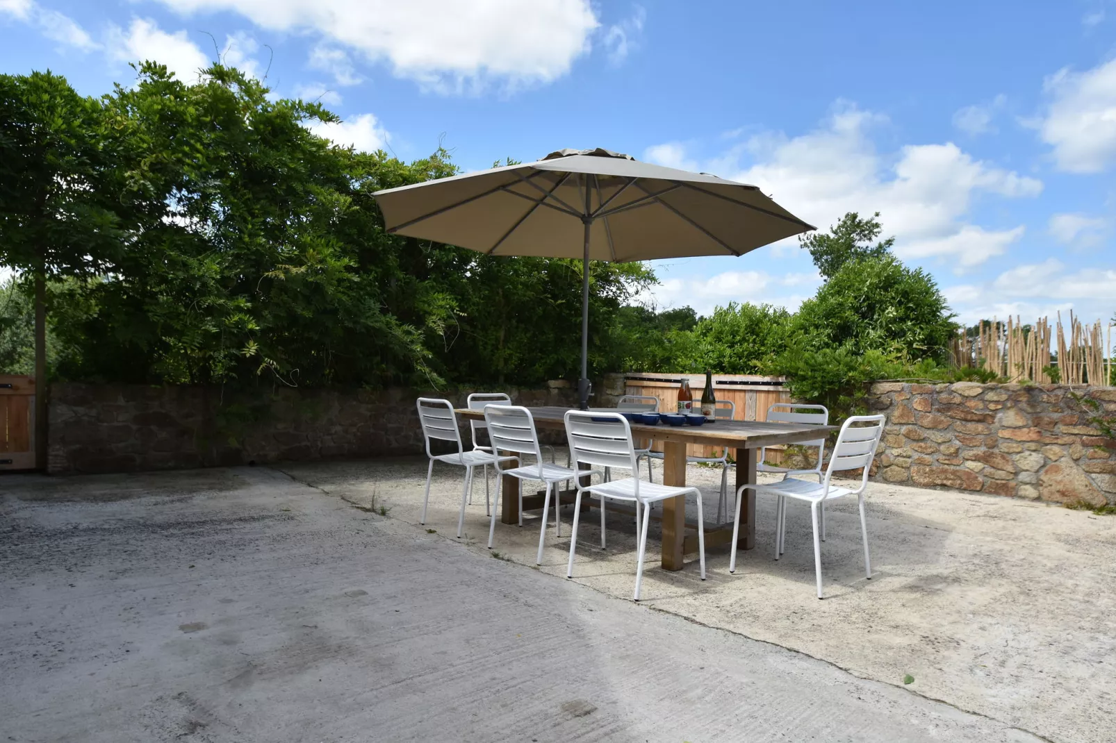 Les Volets Bleus-Terrace balcony