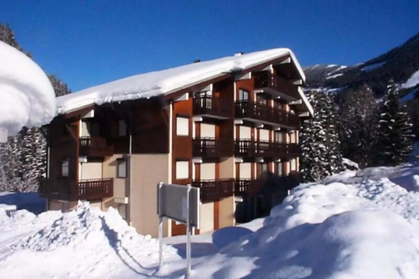 Résidence Le Perce-neige-Außenbereich Sommer