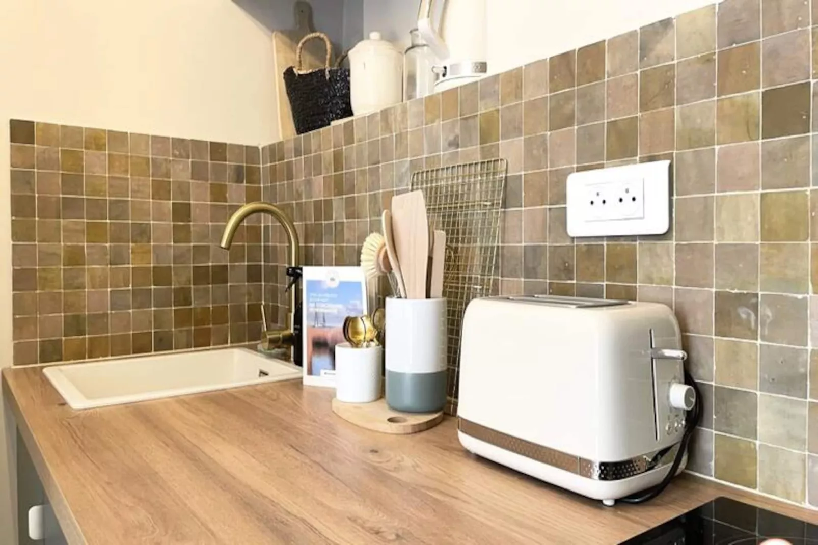 🌟 Le Crosne - Parking - Standing - Calme-Image-tags.