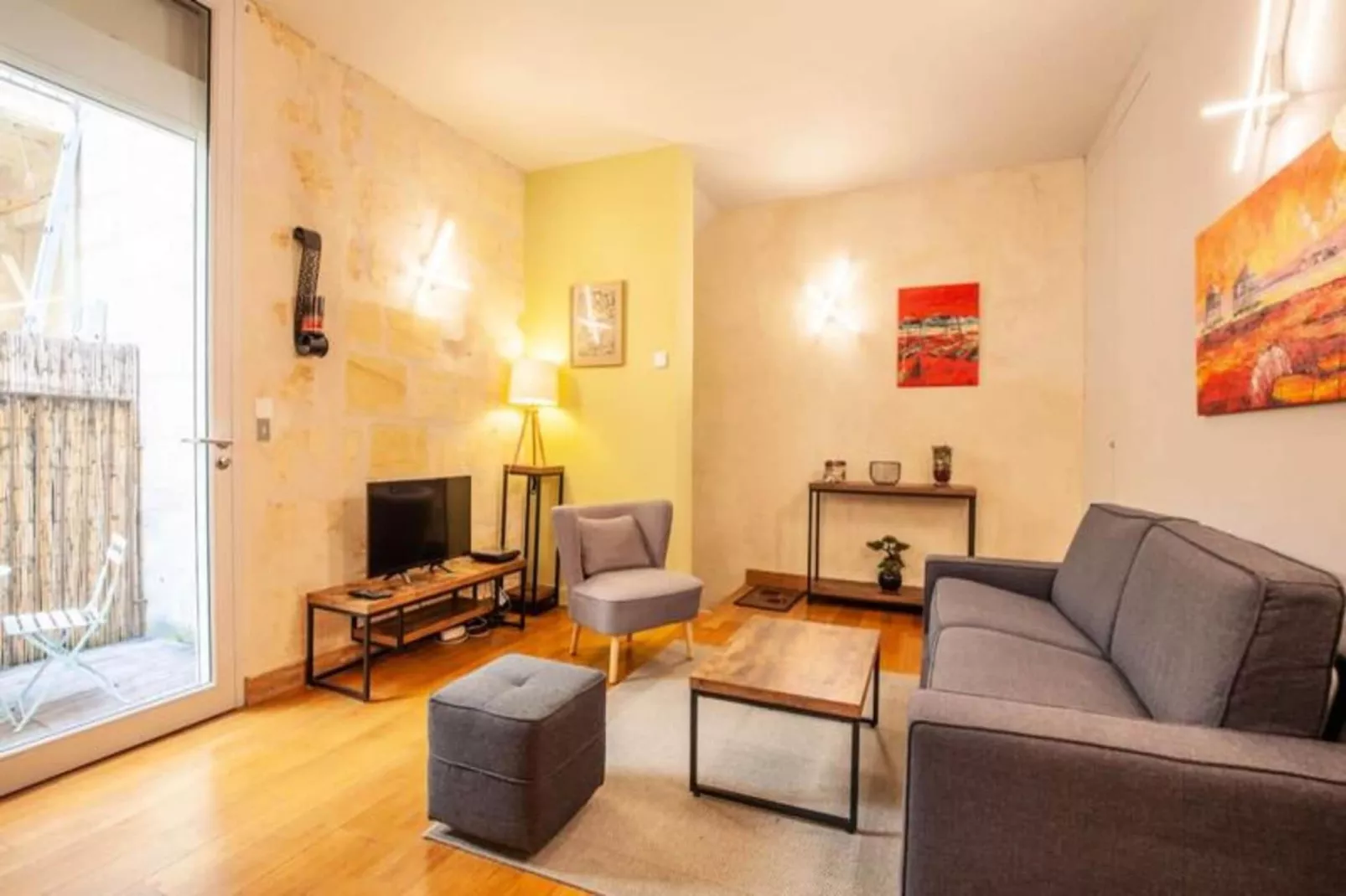 Superbe Appartement &agrave; La Belle Pierre Pour 4 Dans La Rue Des Antiquaires-Exterior in summer