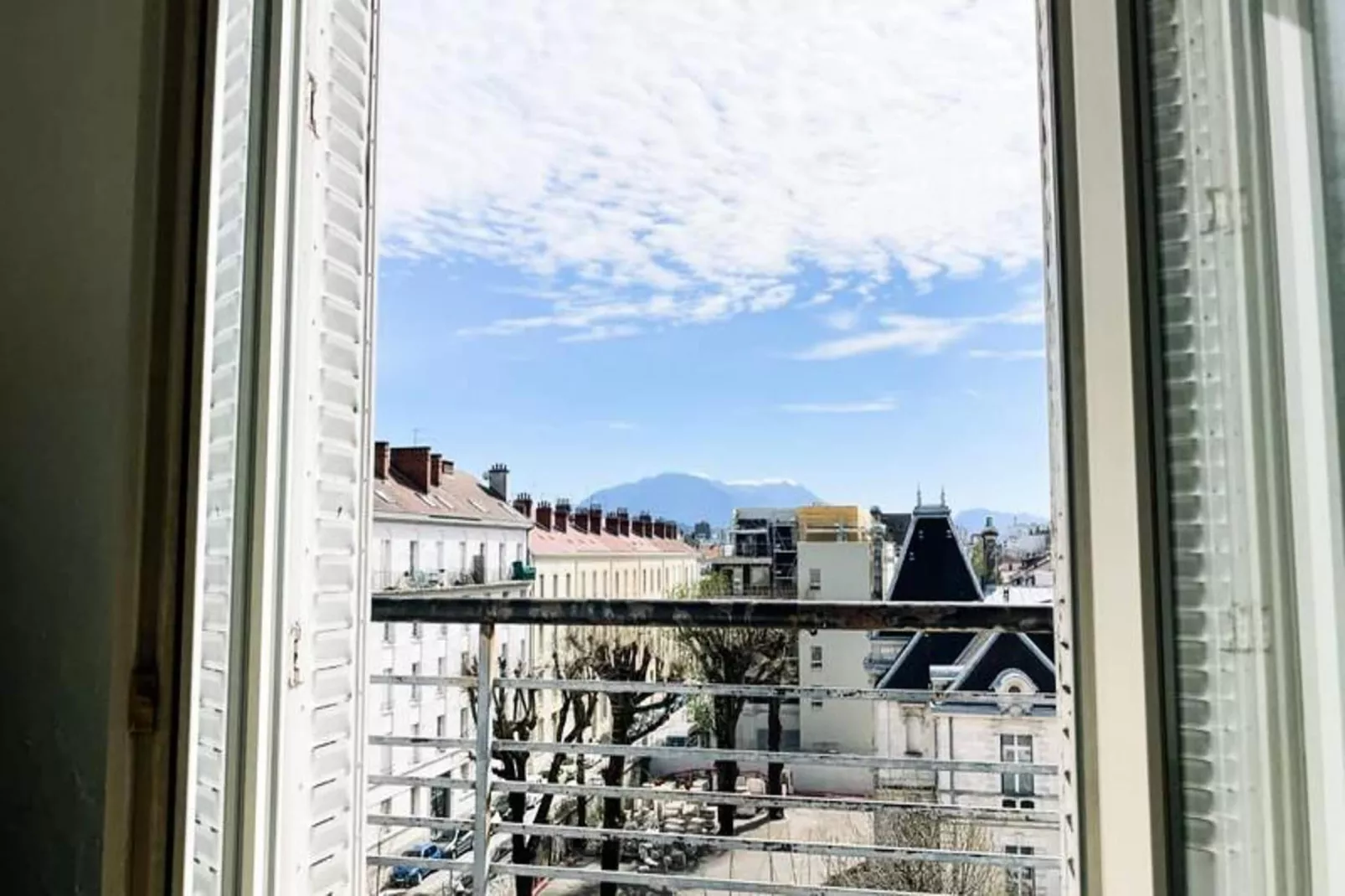 Pretty Light In Grenoble ☀ T2-View in summer