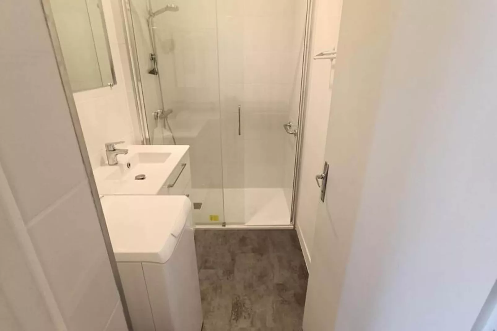 Résidence Montcalm C-Salle de bain