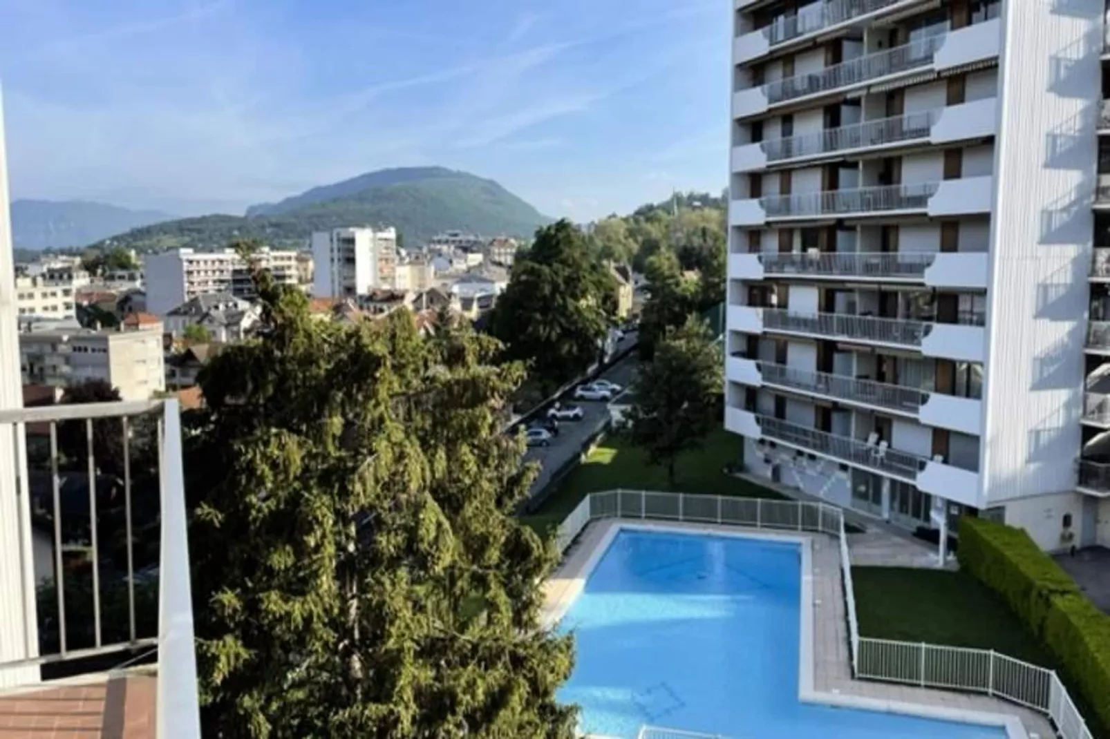 Résidence Montcalm D-View in summer