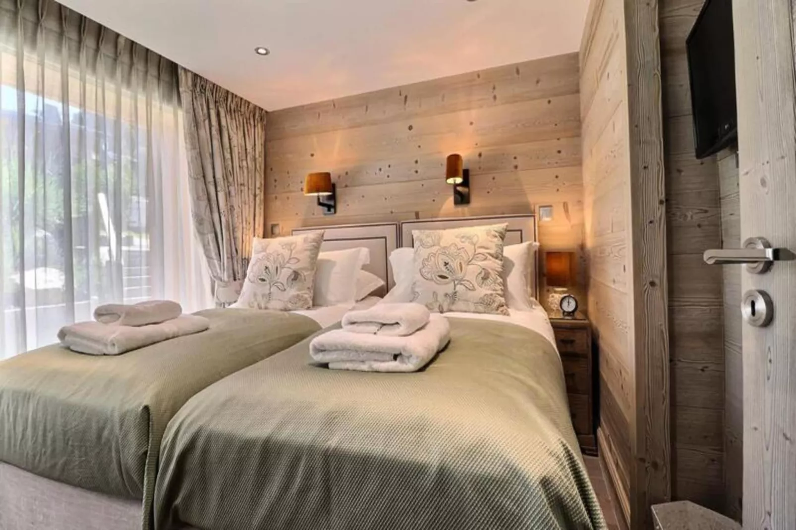 Résidence Explorer Meleze-Exterior in summer