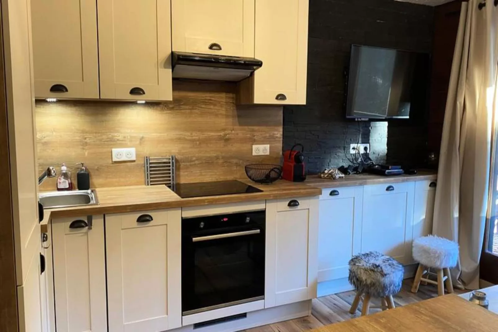 Résidence Les Perthuis-Exterior in summer